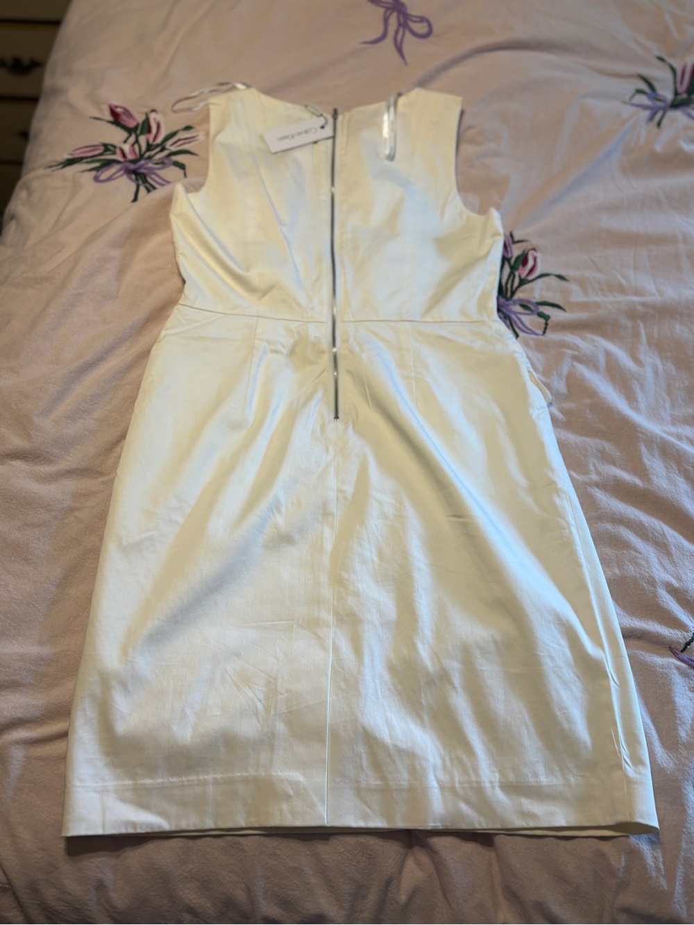 Calvin Klein Vintage Off-White Sleeveless Sheath Dress with Zip Pocket Accents - Picture 5 of 7